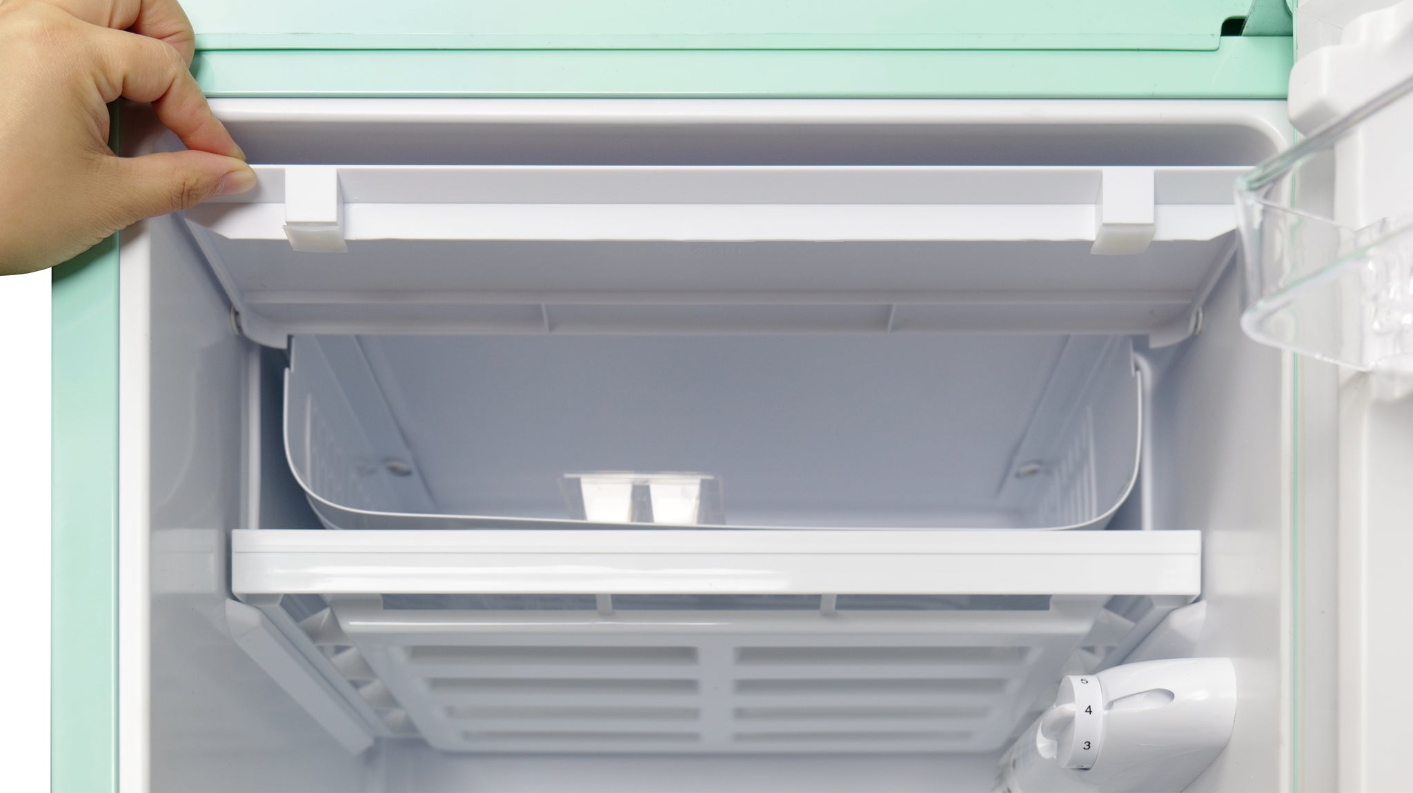 Linarie | Tignes 91L Green Retro Mini Fridge with Built-In Freezer Compartment LK90TTGREEN
