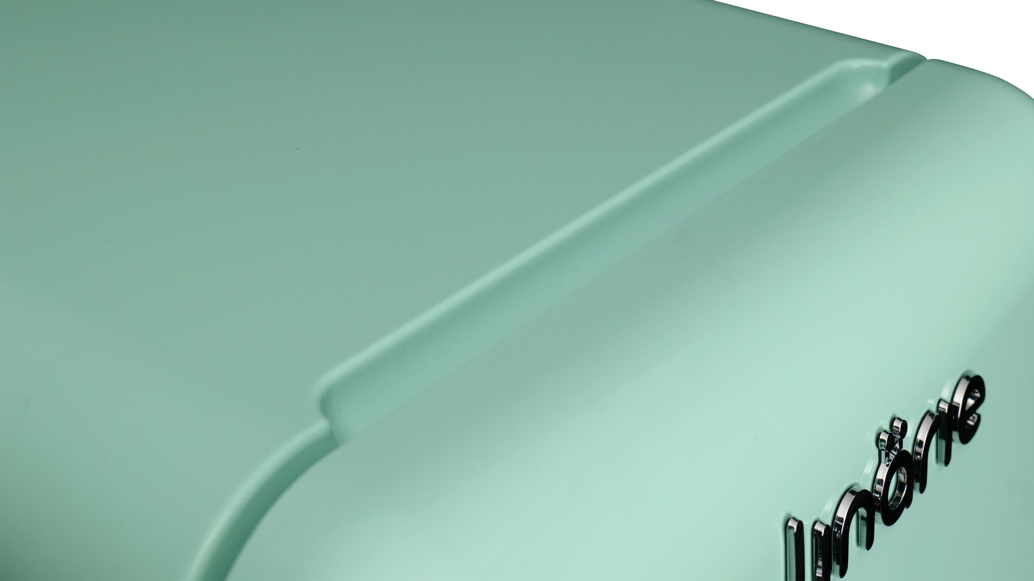 Linarie | Tignes 91L Green Retro Mini Fridge with Built-In Freezer Compartment LK90TTGREEN